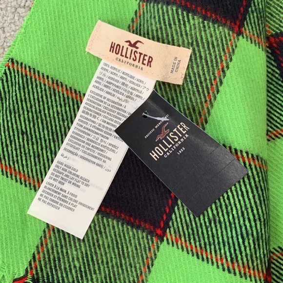 Hollister Scarf (NWT) - Picture 2 of 5